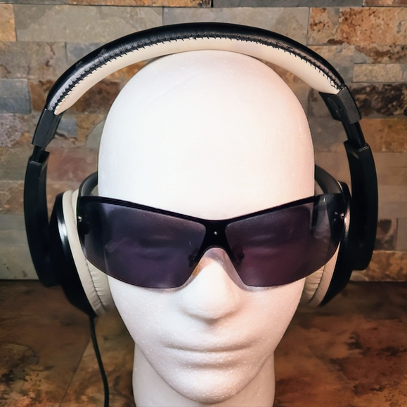 Think Write Durable Headphones • Adjustable Headband • Ambient Sound Mode • - Picture 1 of 9